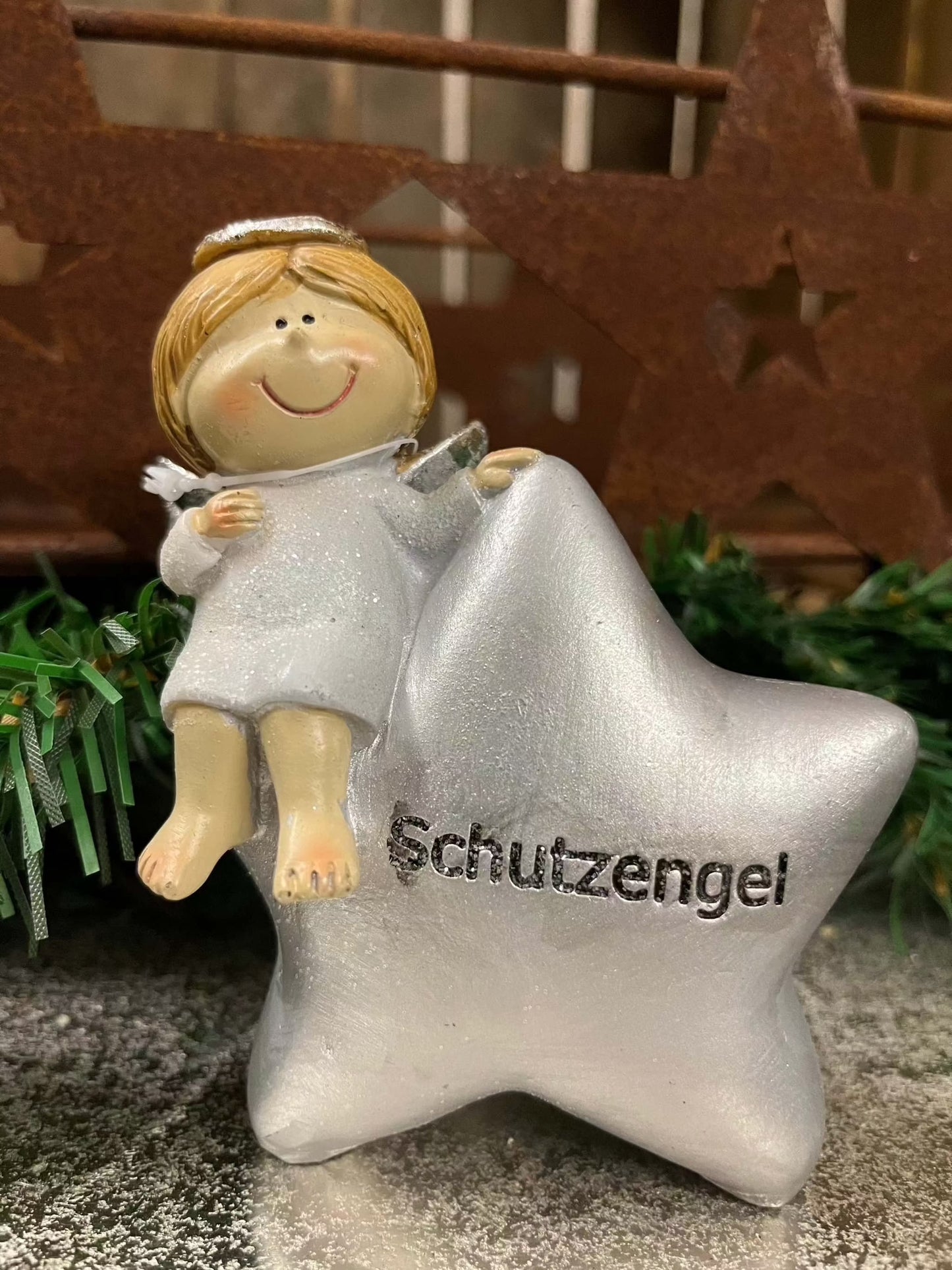 Schutzengel figurine sitting on a star made of polyresin, size 10x5x11 cm from deko.delivery.