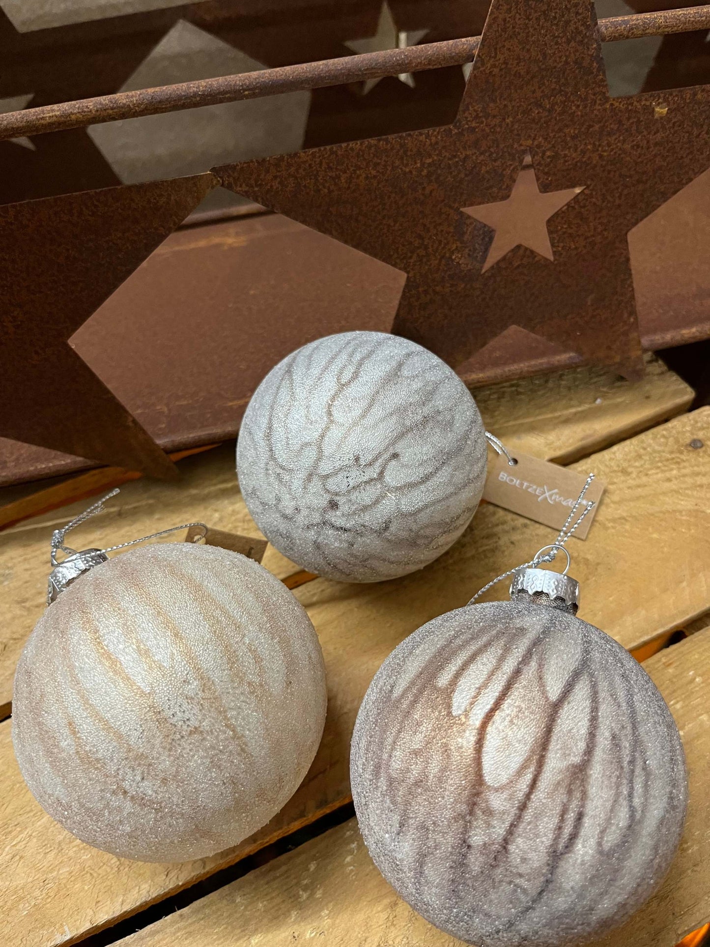 Aufsteller - Rost-Patina, Kugeln, 2Tannenzweige, 4Kerzen