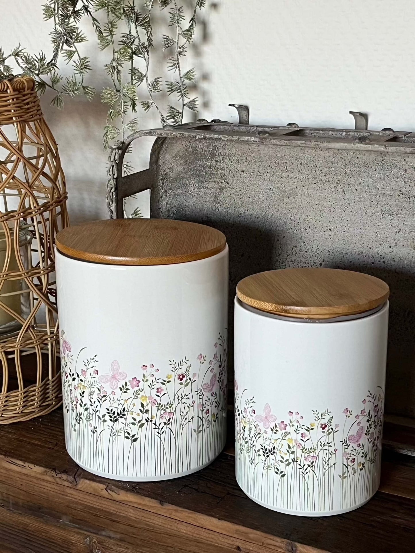Steingut Vorratsdose Blütenzauber mit Bambusdeckel, Blumenmuster, 2 Größen.