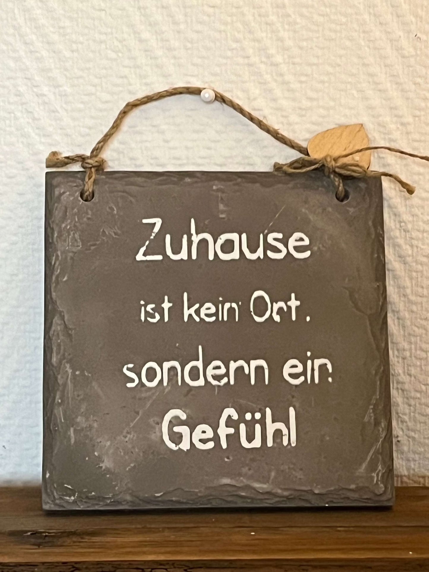 Schilder - Zuhause, Betonplatte mit Juteband, ca.20x20cm