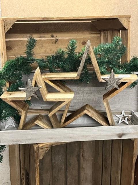 Mango wood star set with aluminum accents for home decor.