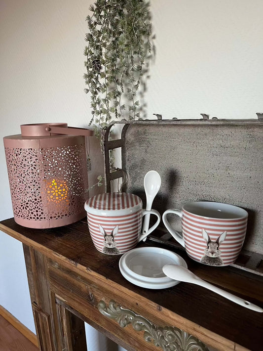 Porcelain Jumbobecher set with Easter bunny design, pink and striped, on wooden surface.