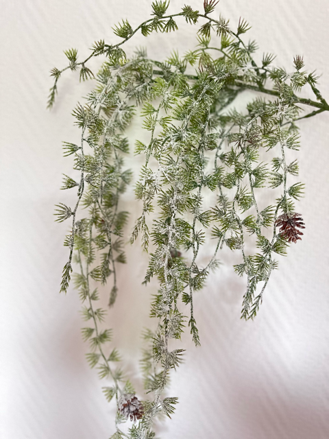 Zweig - gefrosteter künstlicher Tannenzweig , 80 cm lang|deko.delivery